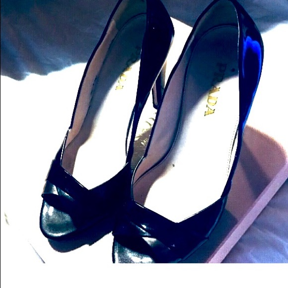 PRADA BLACK & GREY PATENT LEATHER OPEN TOE PUMPS 5 - Picture 8 of 11